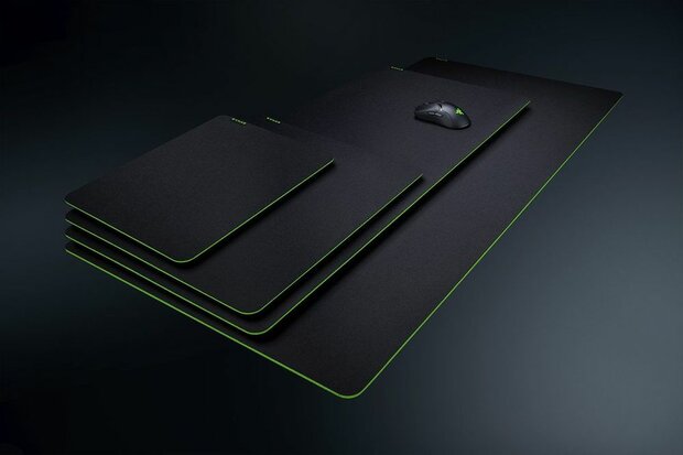 Gigantus V2 Large Mouse Mat (450 x 400 x 3 mm, zwart/groen)